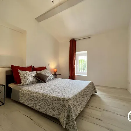 Sous Les Toits Nyaraló