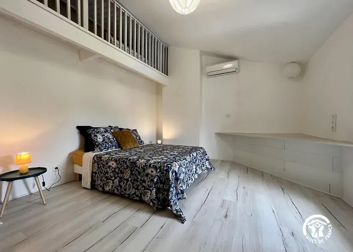 Sous Les Toits * Canet