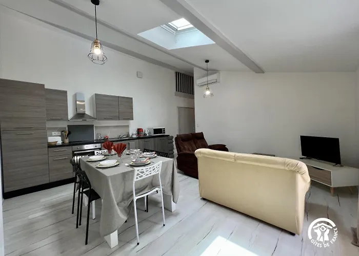 Sous Les Toits Nyaraló