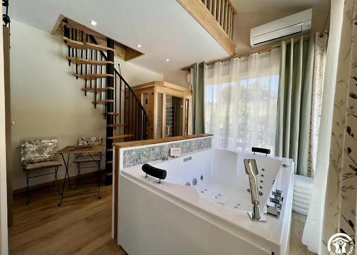 Nyaraló Sous Les Toits *