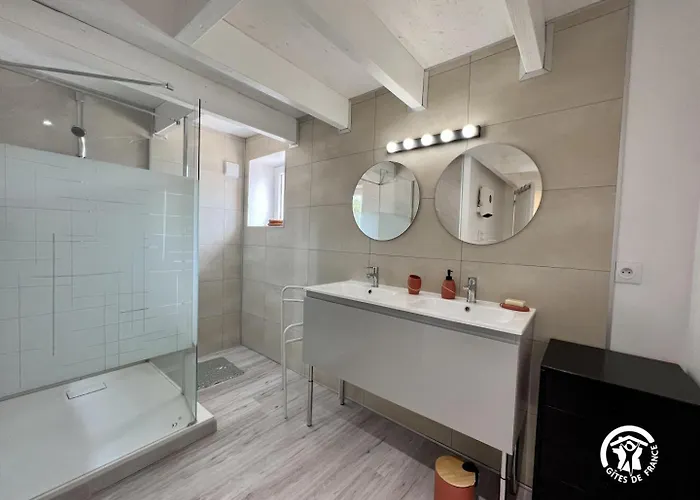 Nyaraló Sous Les Toits *